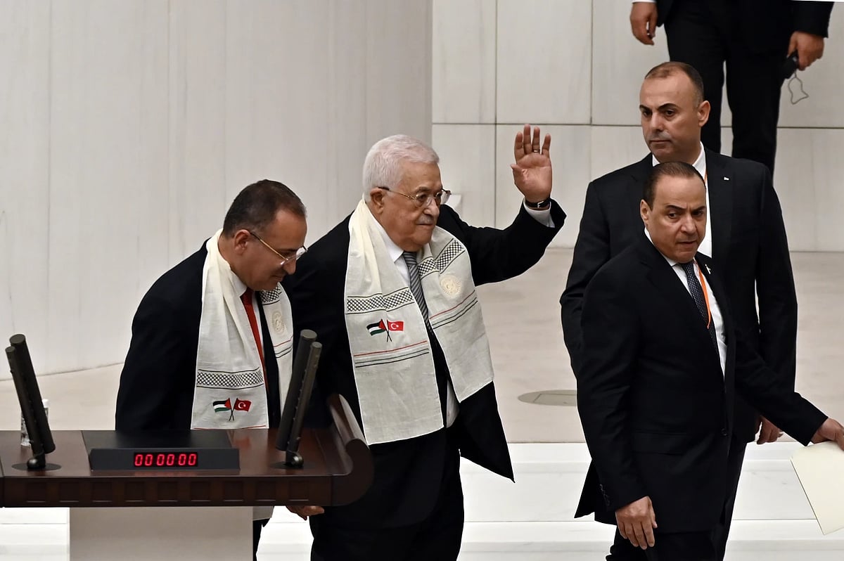 AP : Palestinian leader Mahmoud Abbas 